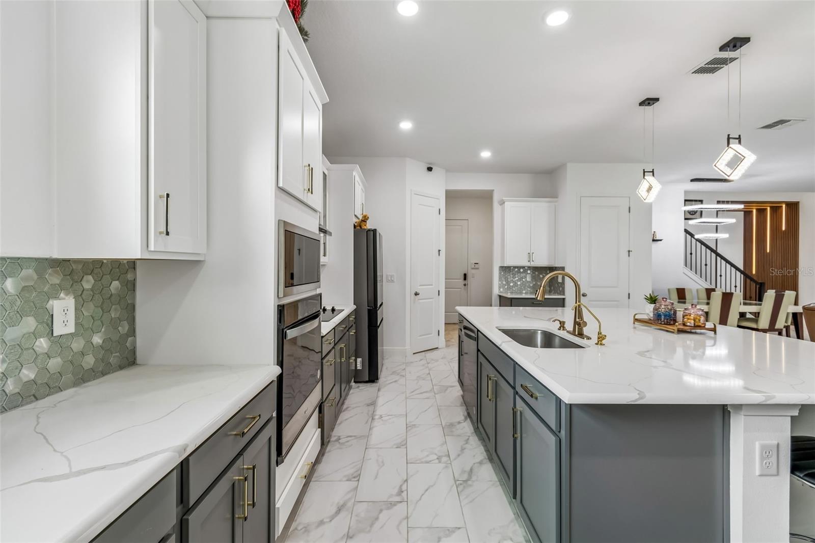 Image 12 of 79 For 19129 Planetree Street