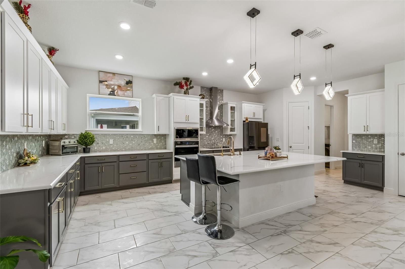 Image 14 of 79 For 19129 Planetree Street