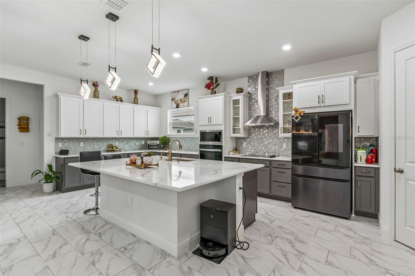 Image 16 of 79 For 19129 Planetree Street