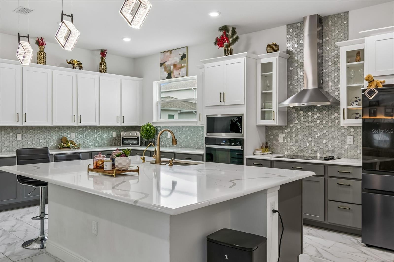 Image 17 of 79 For 19129 Planetree Street