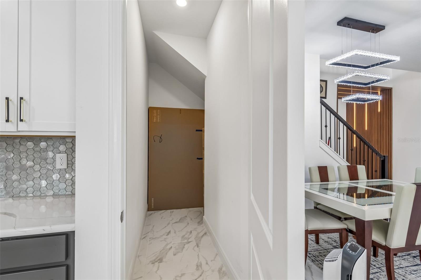 Image 19 of 79 For 19129 Planetree Street