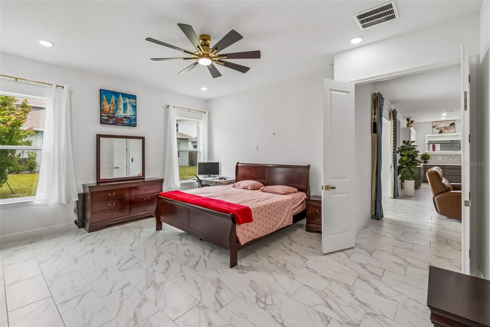 Image 20 of 79 For 19129 Planetree Street