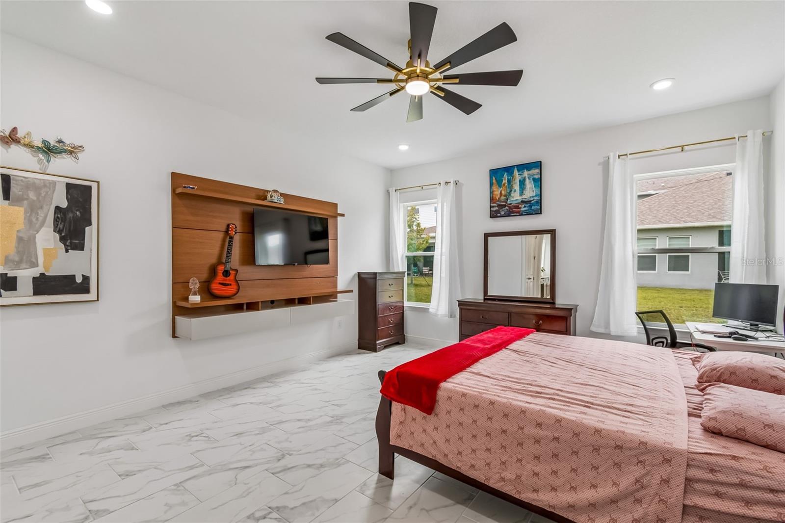 Image 21 of 79 For 19129 Planetree Street