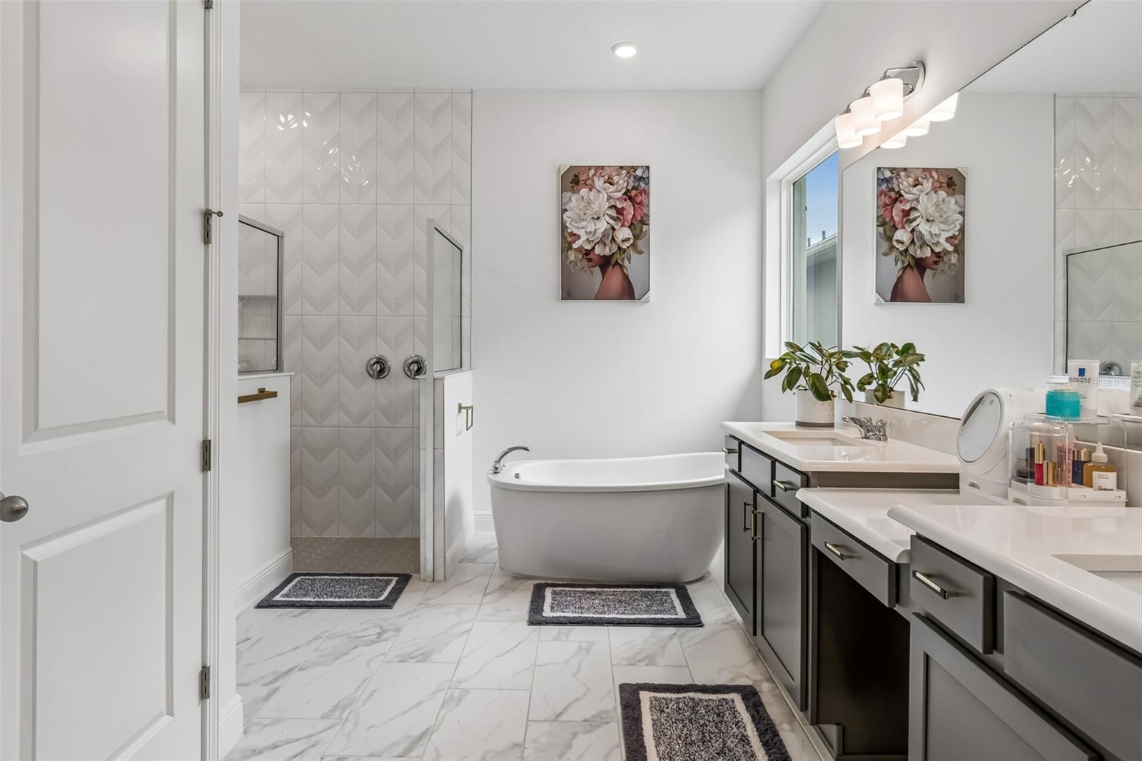 Image 22 of 79 For 19129 Planetree Street