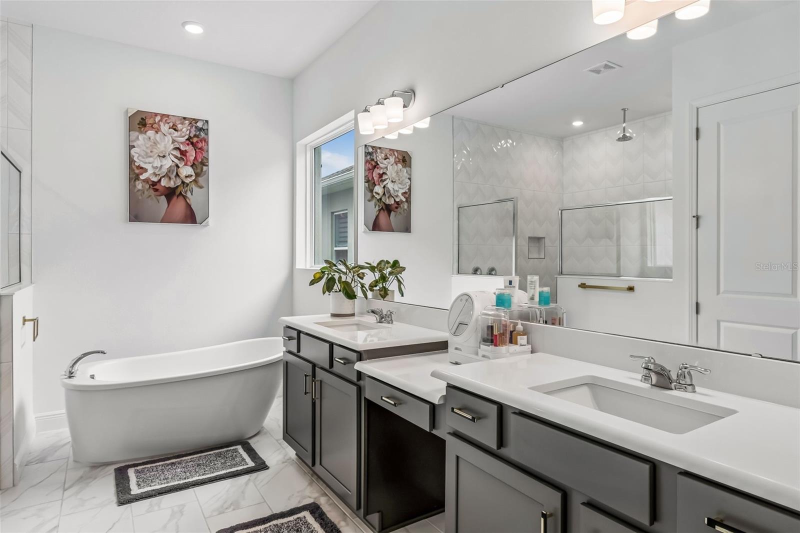 Image 23 of 79 For 19129 Planetree Street