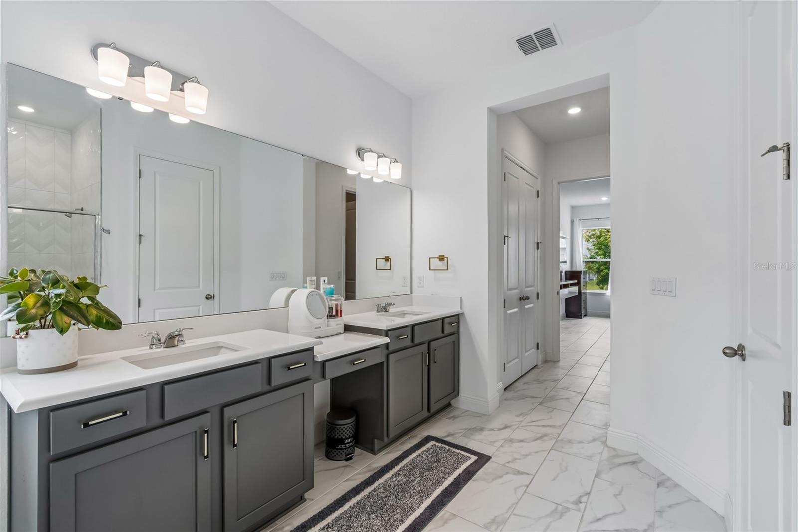 Image 27 of 79 For 19129 Planetree Street