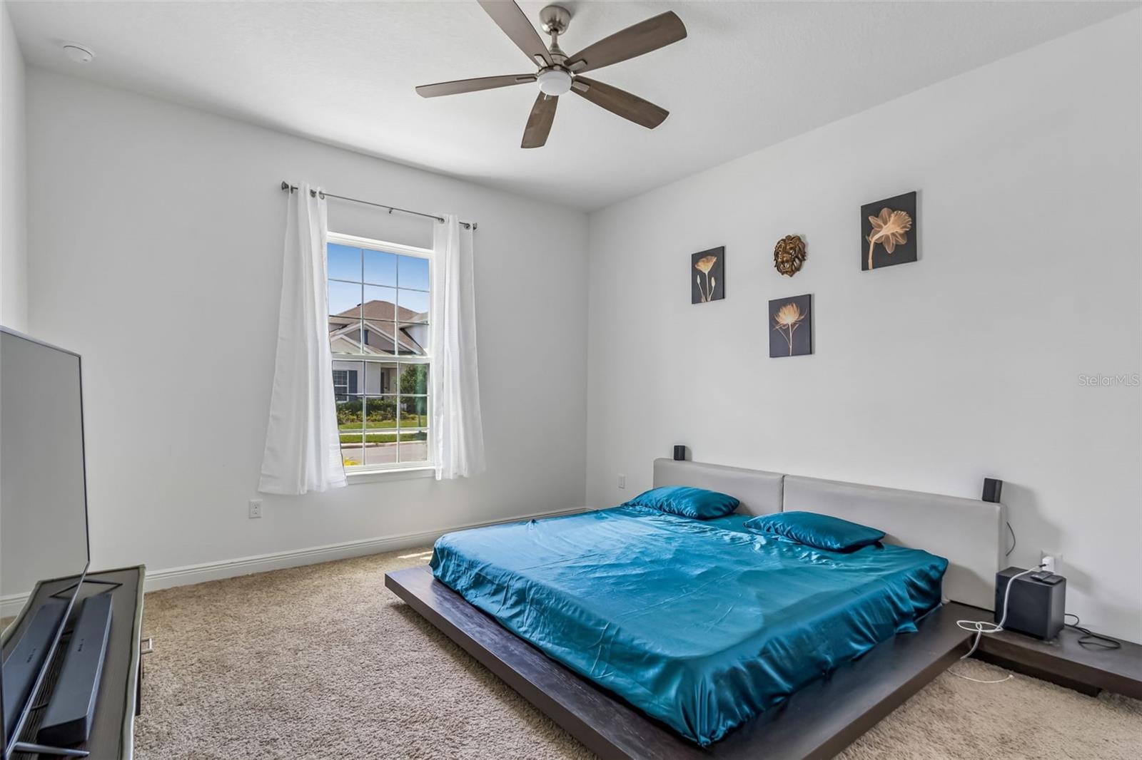 Image 33 of 79 For 19129 Planetree Street