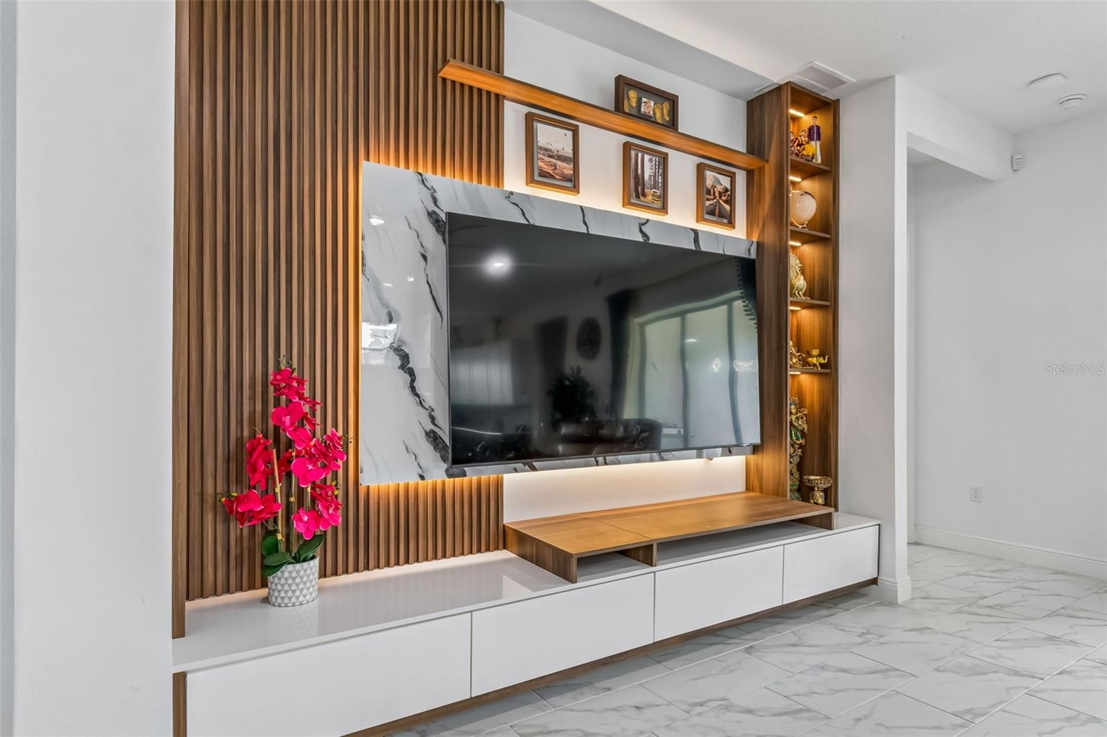 Image 5 of 79 For 19129 Planetree Street