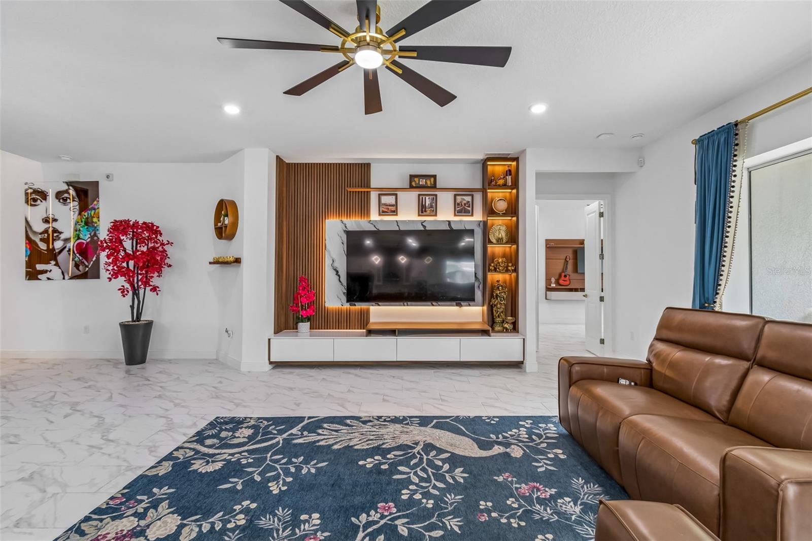 Image 6 of 79 For 19129 Planetree Street