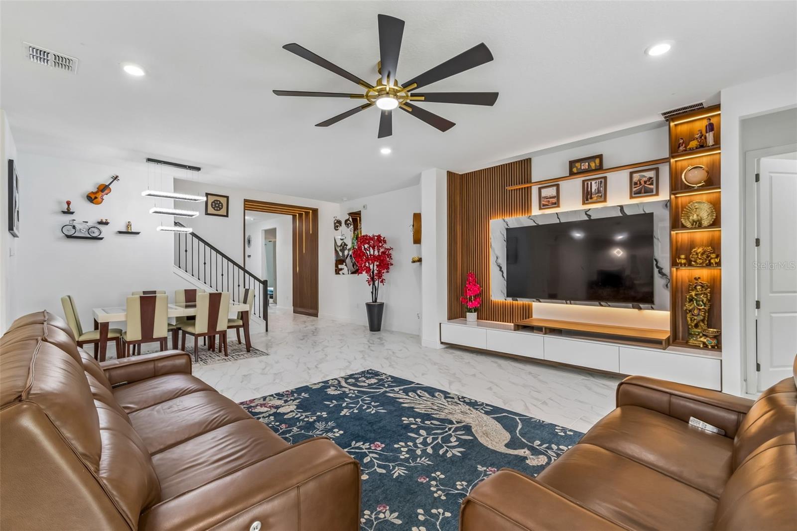 Image 7 of 79 For 19129 Planetree Street