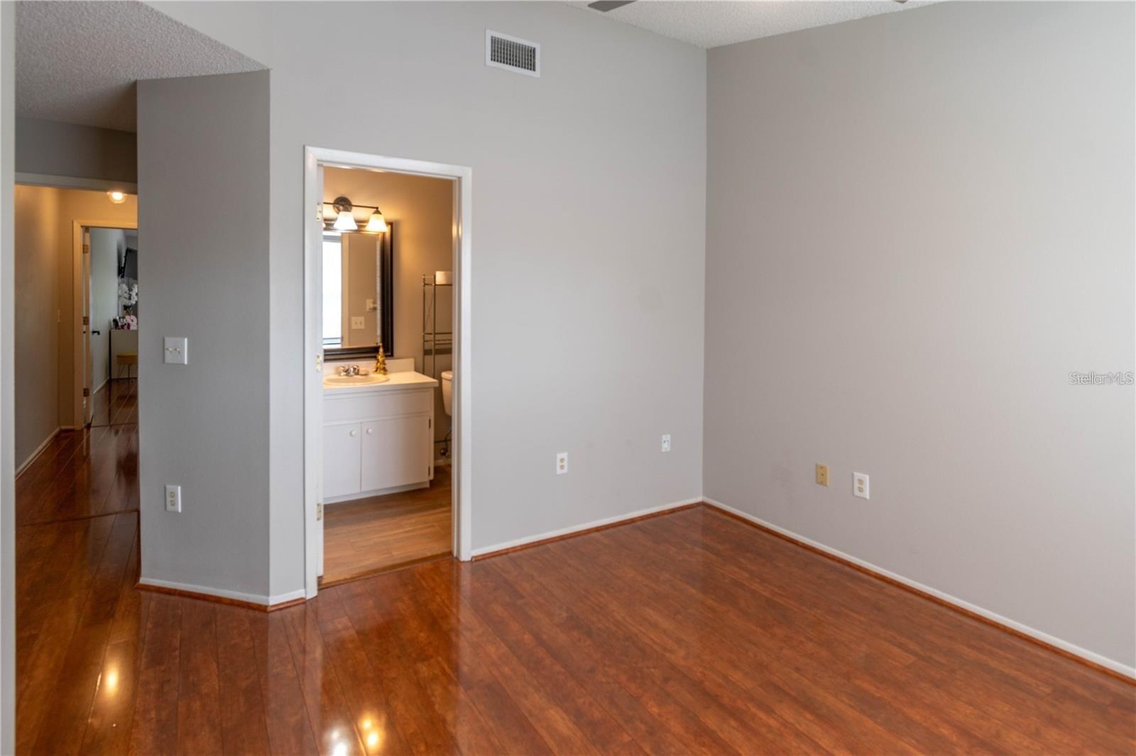 Image 21 of 23 For 2897 Thaxton Drive 65