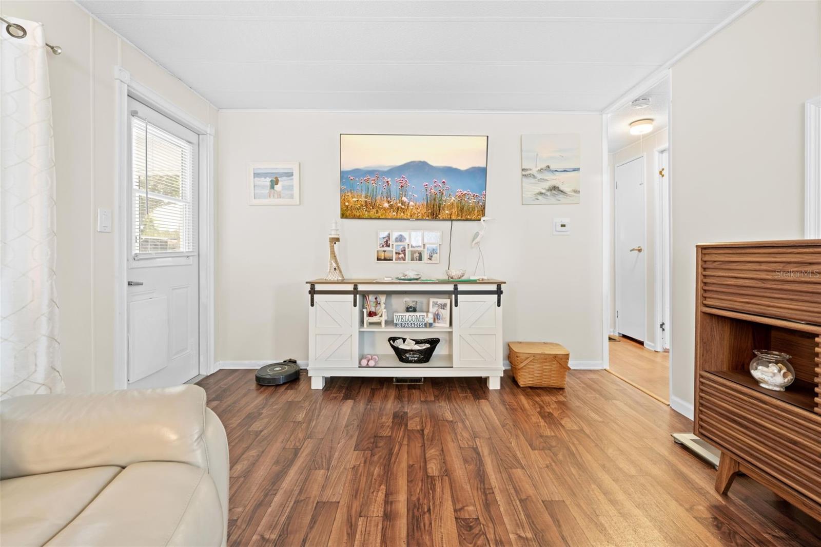 Image 9 of 48 For 8979 Highpoint Boulevard