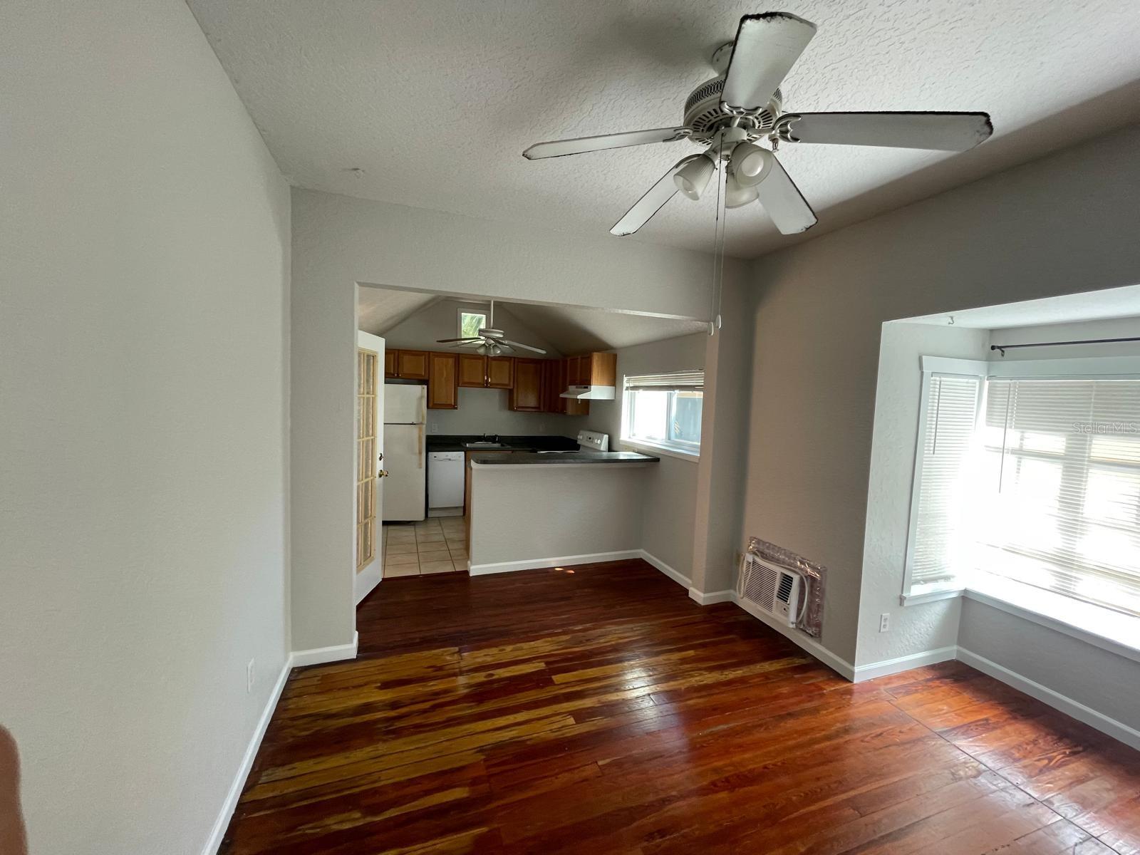 Image 4 of 8 For 255 6th Avenue N 3