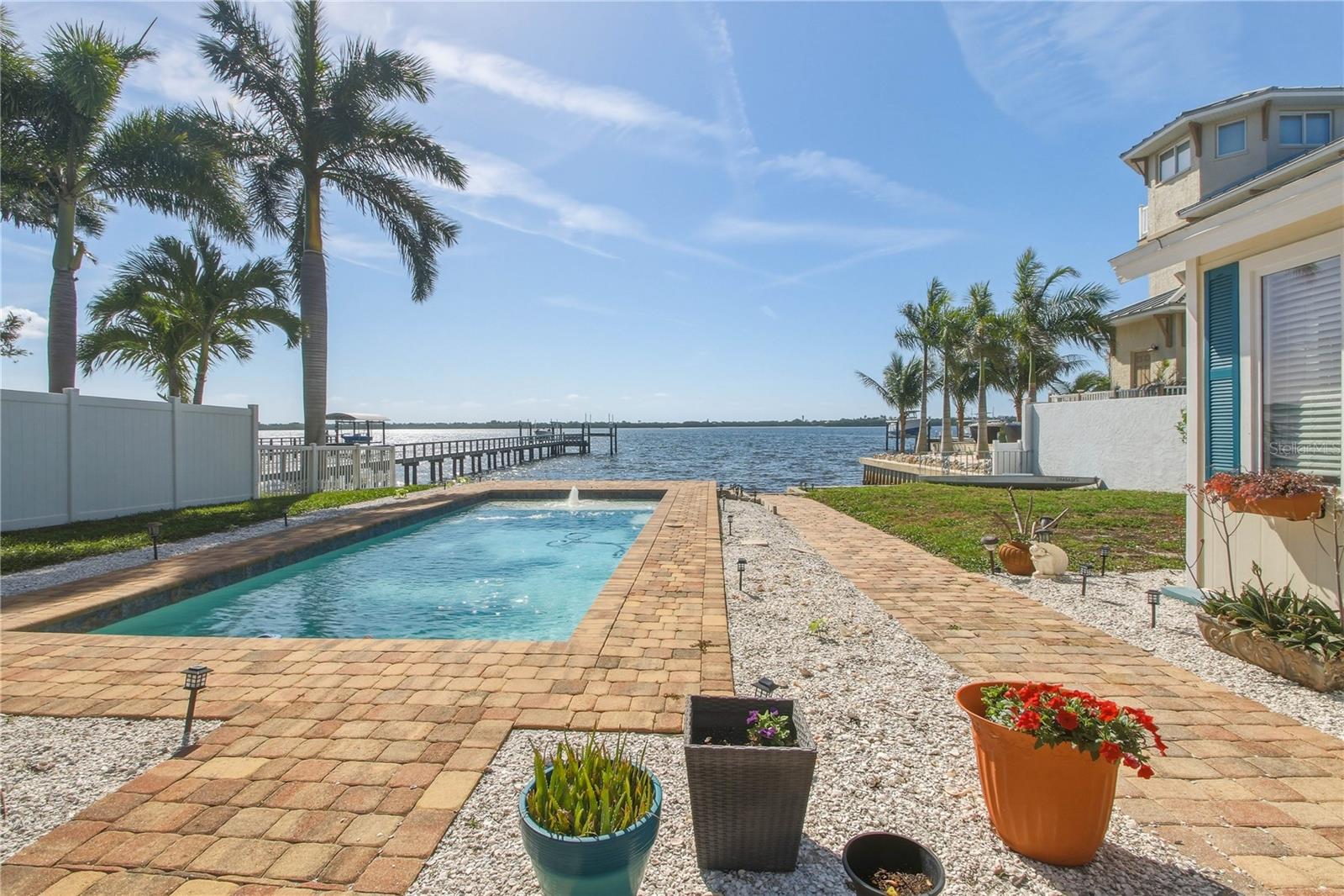 Image 11 of 21 For 950 Weedon Drive Ne