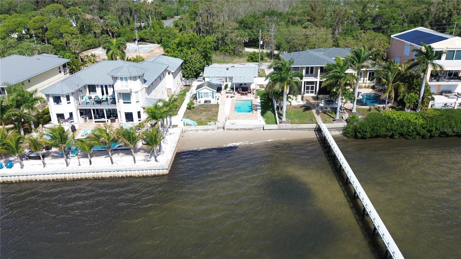 Image 12 of 21 For 950 Weedon Drive Ne