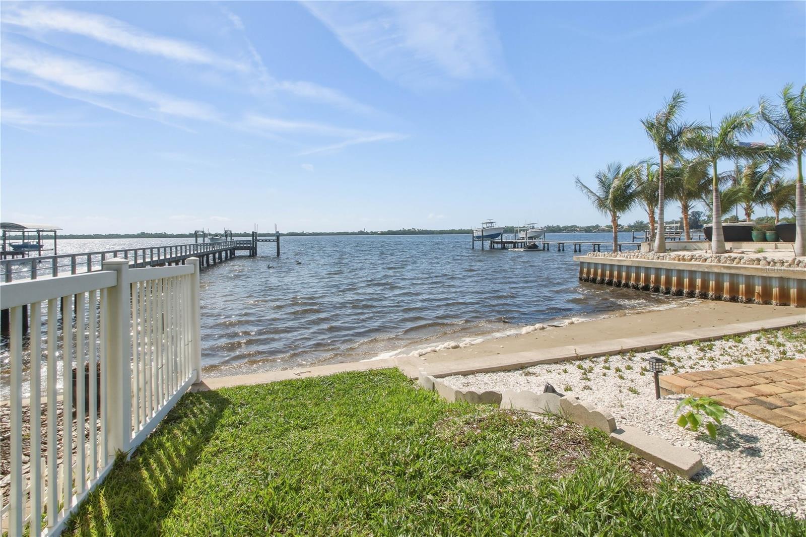 Image 13 of 21 For 950 Weedon Drive Ne