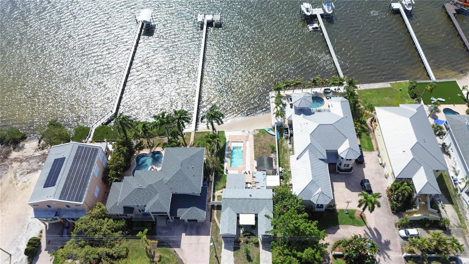 Image 14 of 21 For 950 Weedon Drive Ne