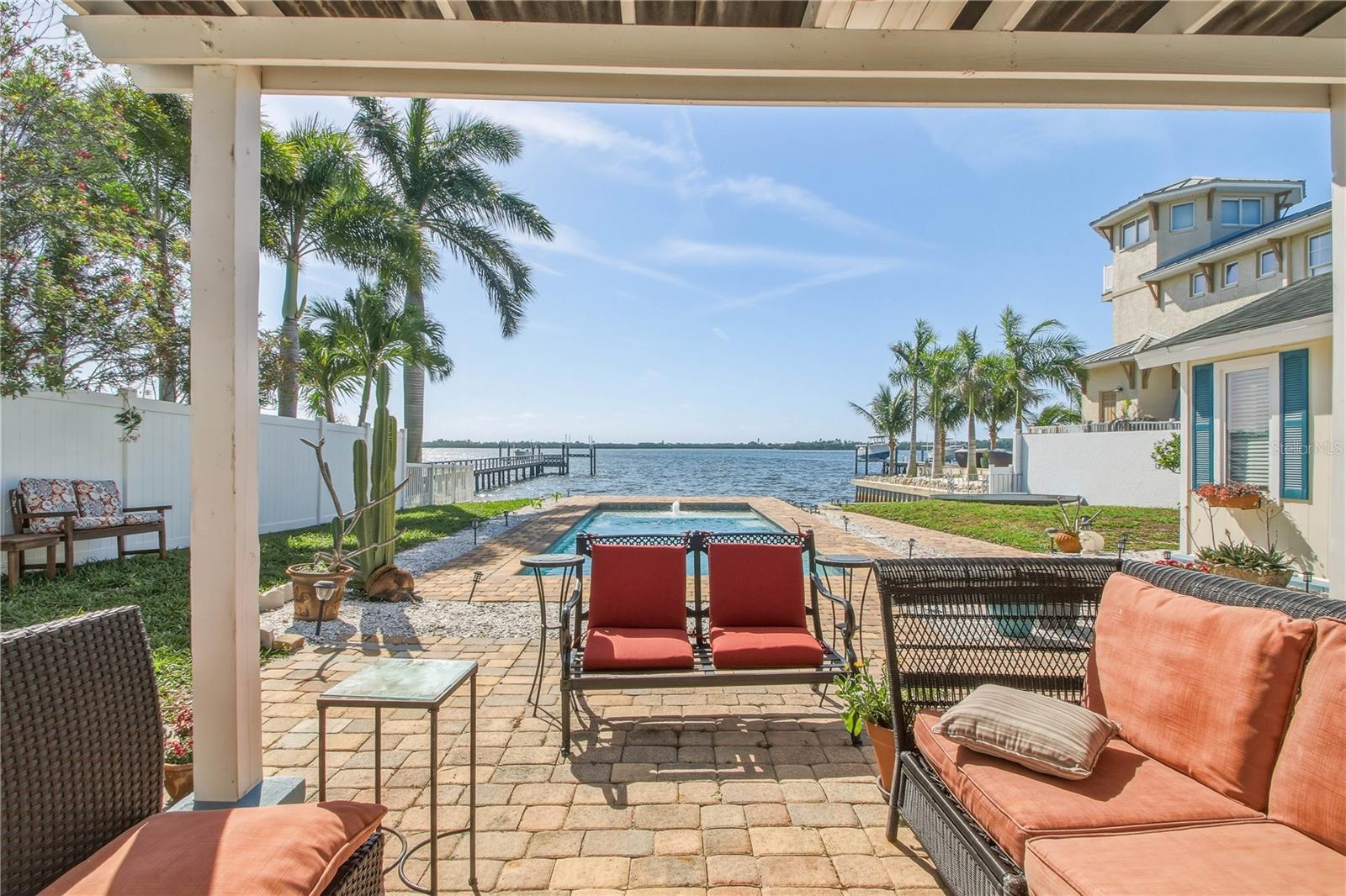 Image 15 of 21 For 950 Weedon Drive Ne