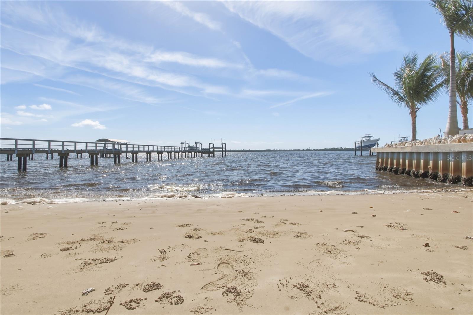 Image 3 of 21 For 950 Weedon Drive Ne