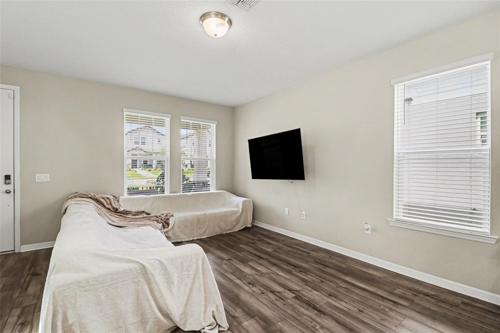 Image 6 of 33 For 14280 Braemar Street