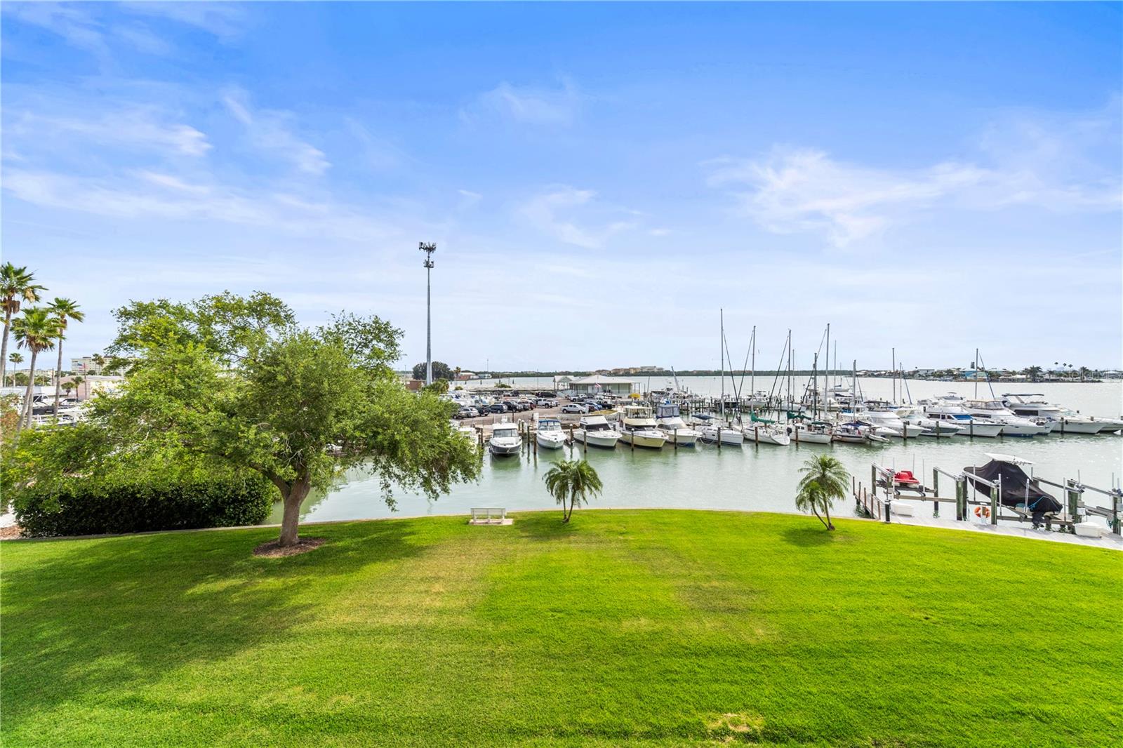 Image 25 of 69 For 425 150th Avenue 2303