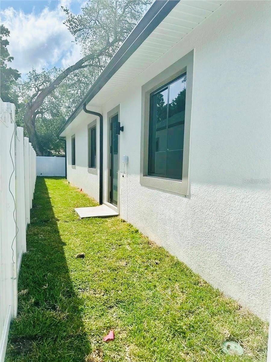 Image 10 of 11 For 4106 Thatcher Avenue A