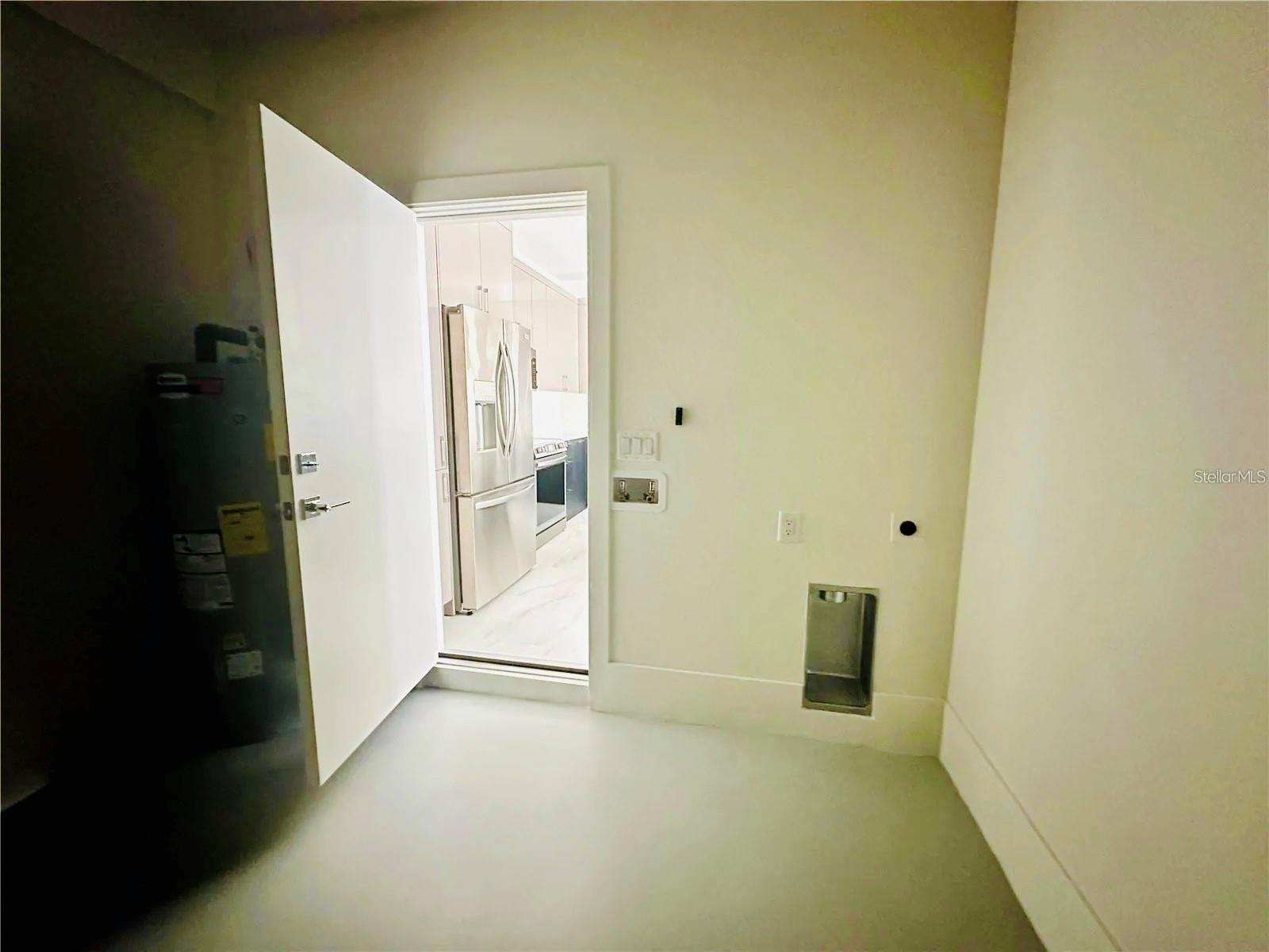 Image 6 of 11 For 4106 Thatcher Avenue A