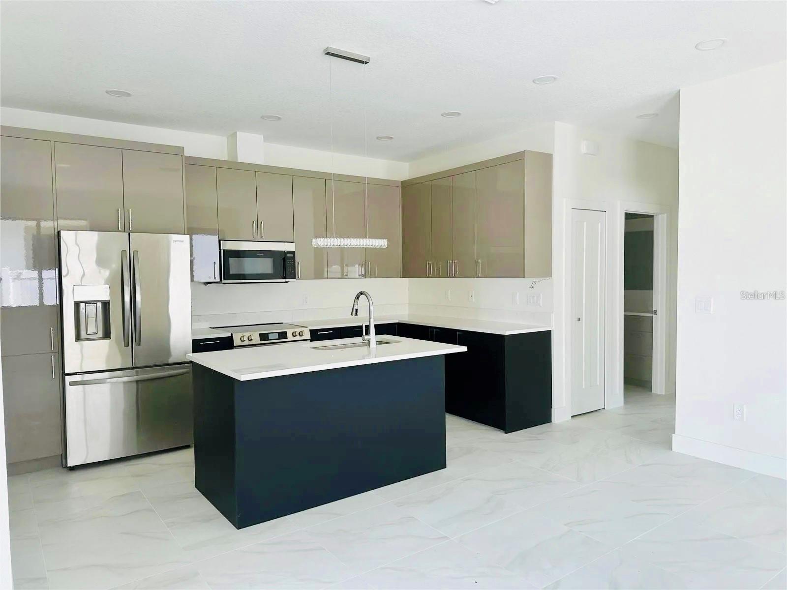 Image 8 of 11 For 4106 Thatcher Avenue A