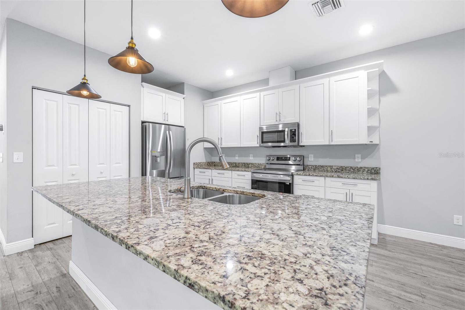 Image 10 of 57 For 1505 North Bay Street