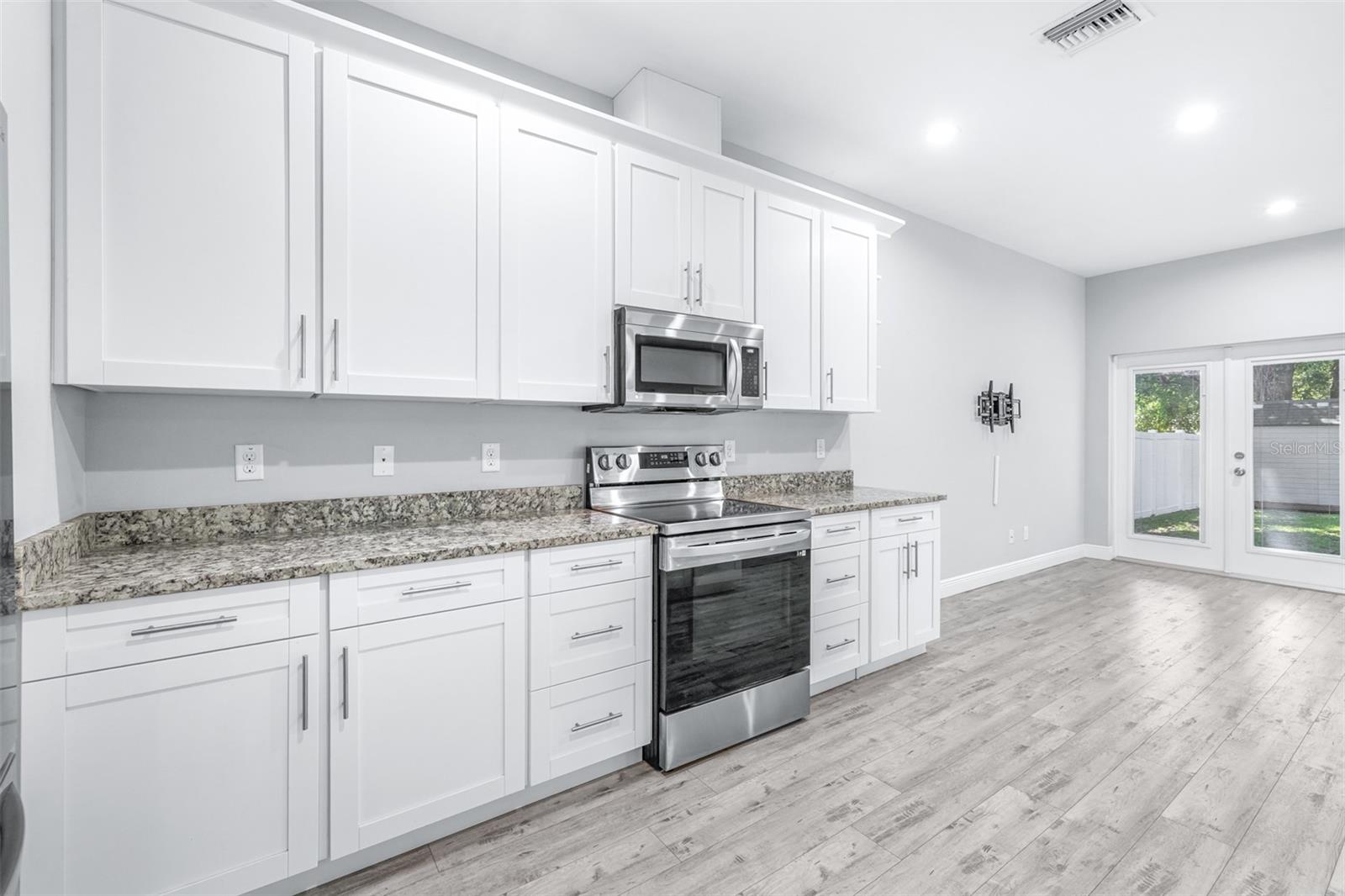 Image 11 of 57 For 1505 North Bay Street