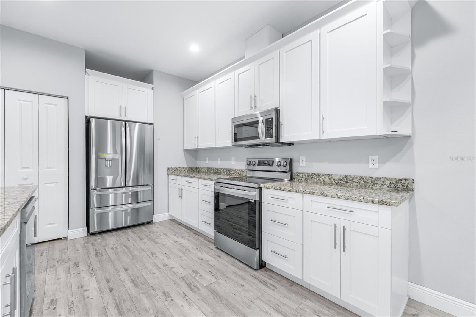 Image 12 of 57 For 1505 North Bay Street