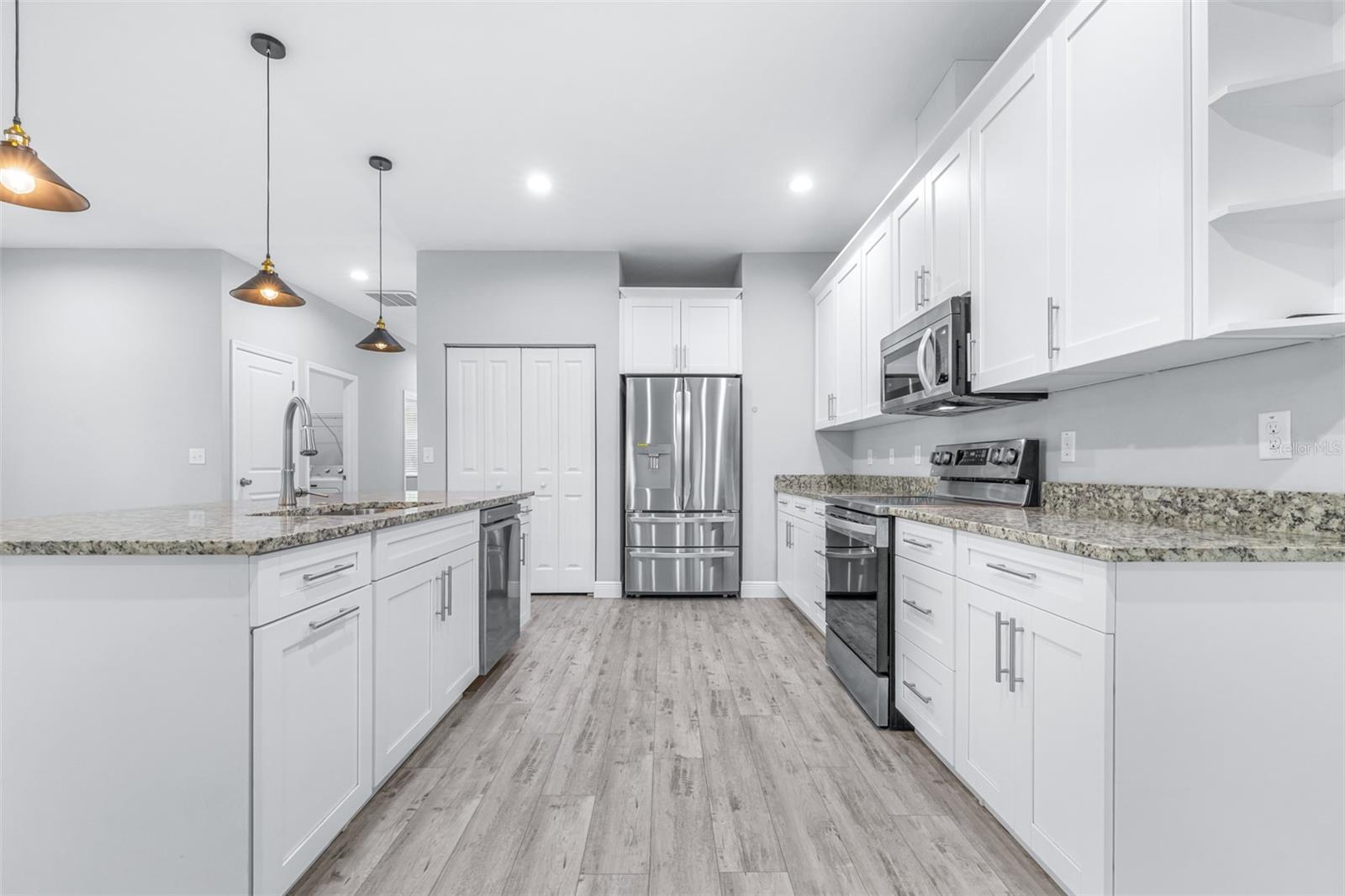 Image 13 of 57 For 1505 North Bay Street