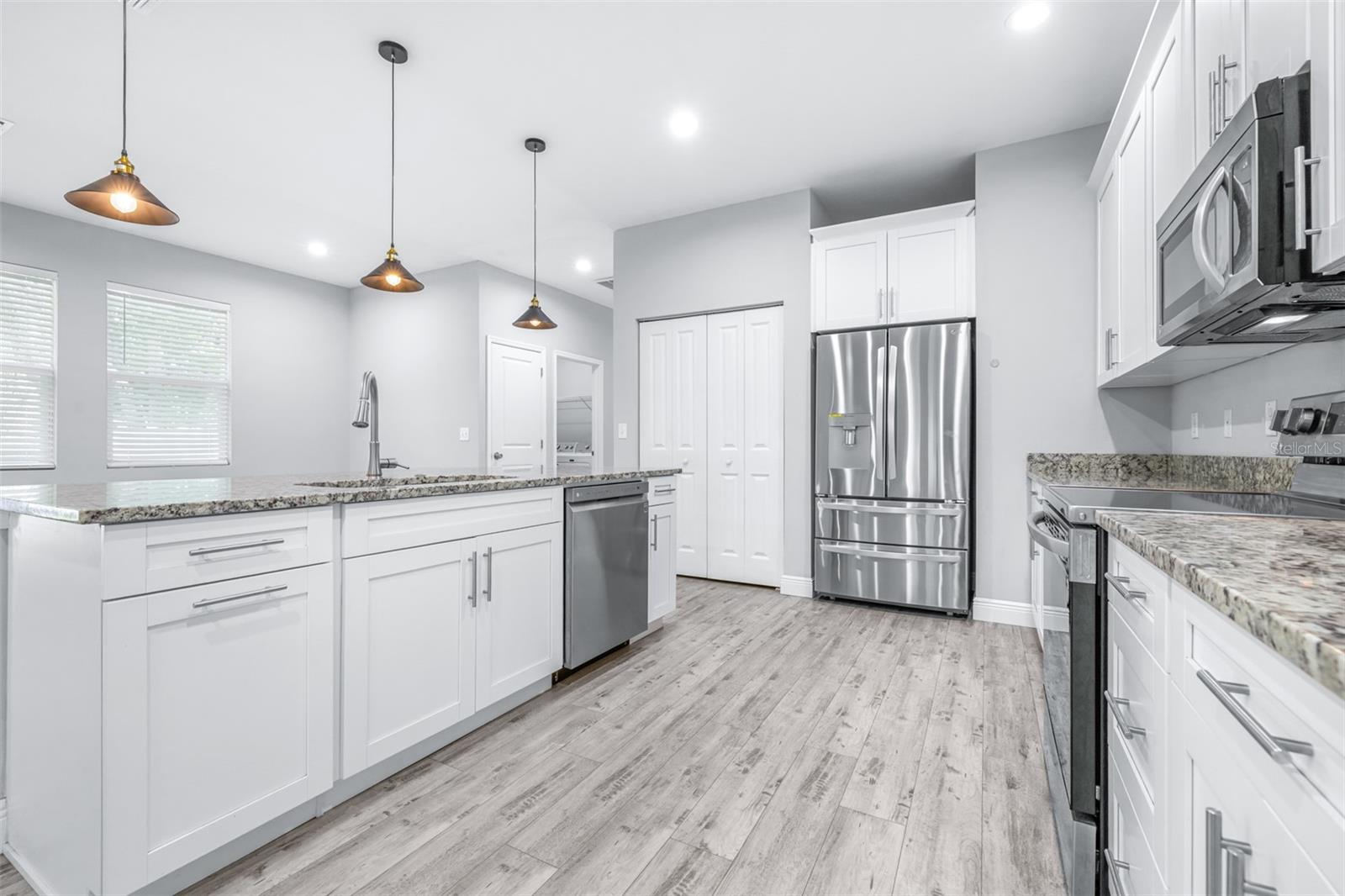 Image 14 of 57 For 1505 North Bay Street