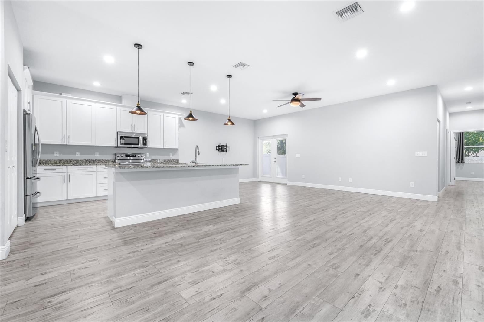 Image 15 of 57 For 1505 North Bay Street