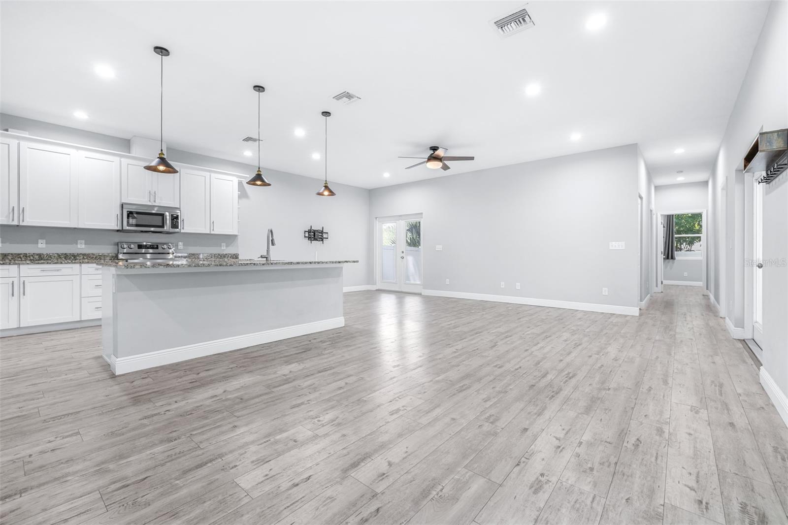 Image 17 of 57 For 1505 North Bay Street