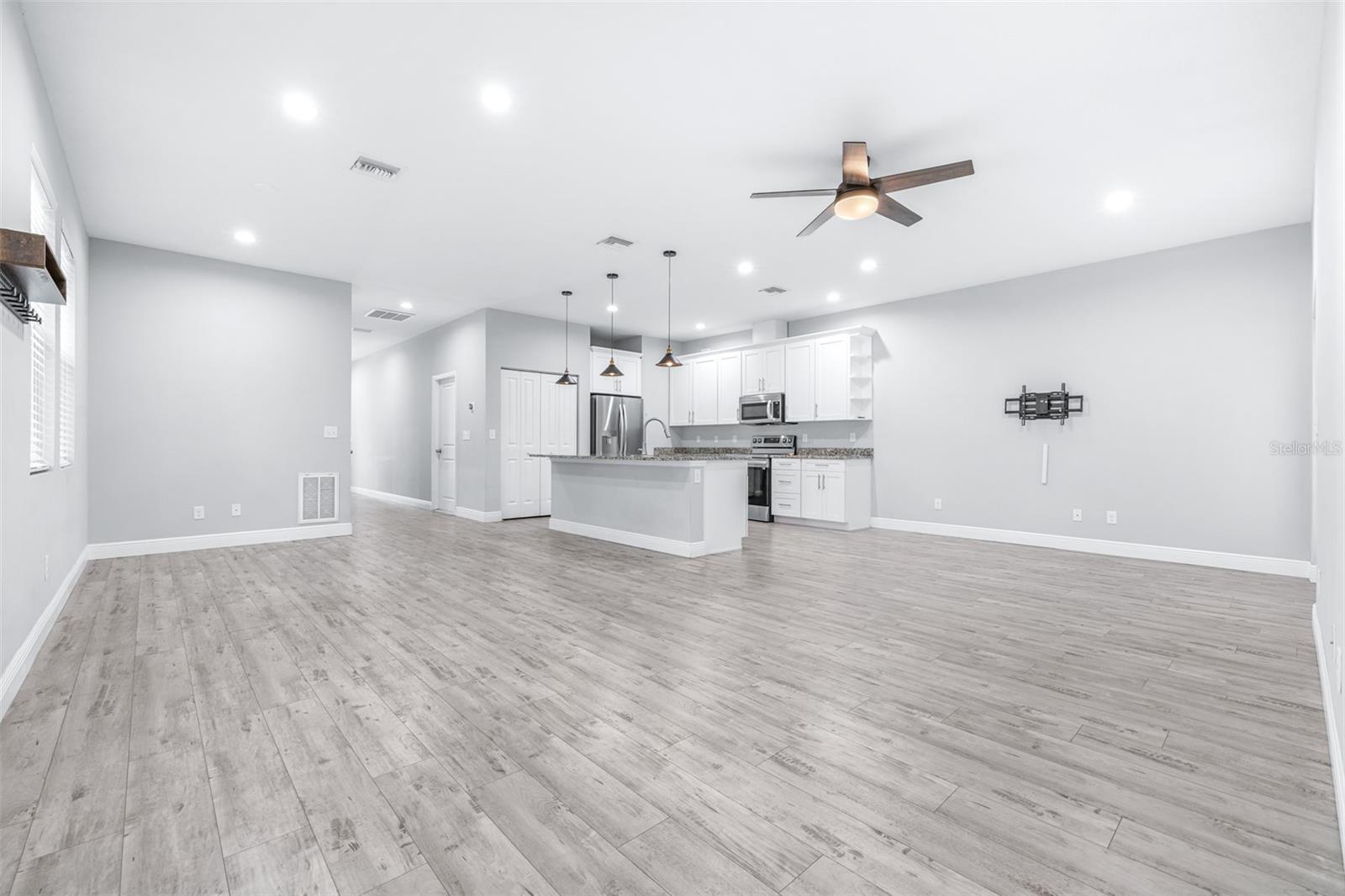 Image 18 of 57 For 1505 North Bay Street