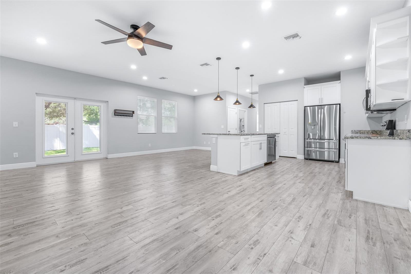 Image 20 of 57 For 1505 North Bay Street