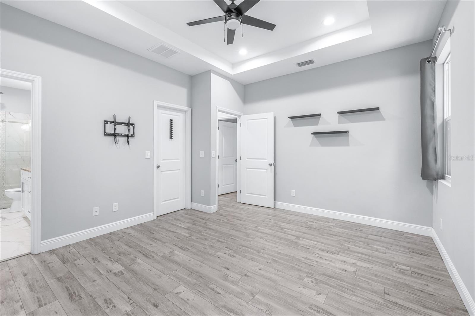 Image 24 of 57 For 1505 North Bay Street