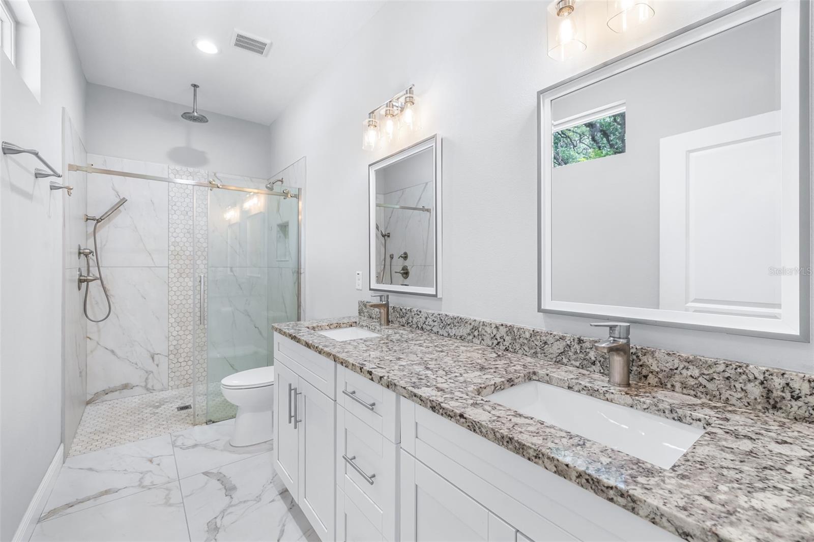 Image 26 of 57 For 1505 North Bay Street