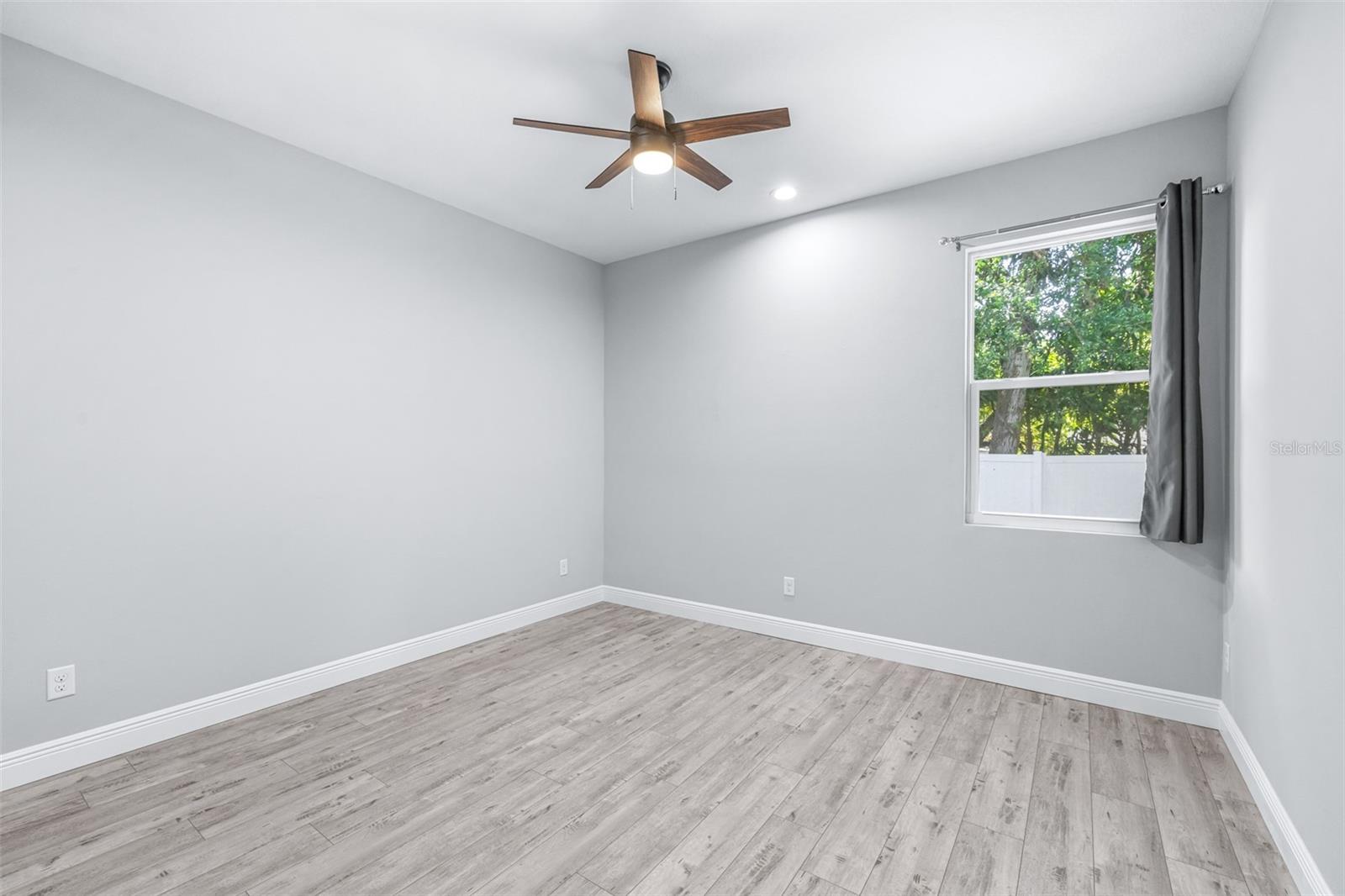 Image 29 of 57 For 1505 North Bay Street