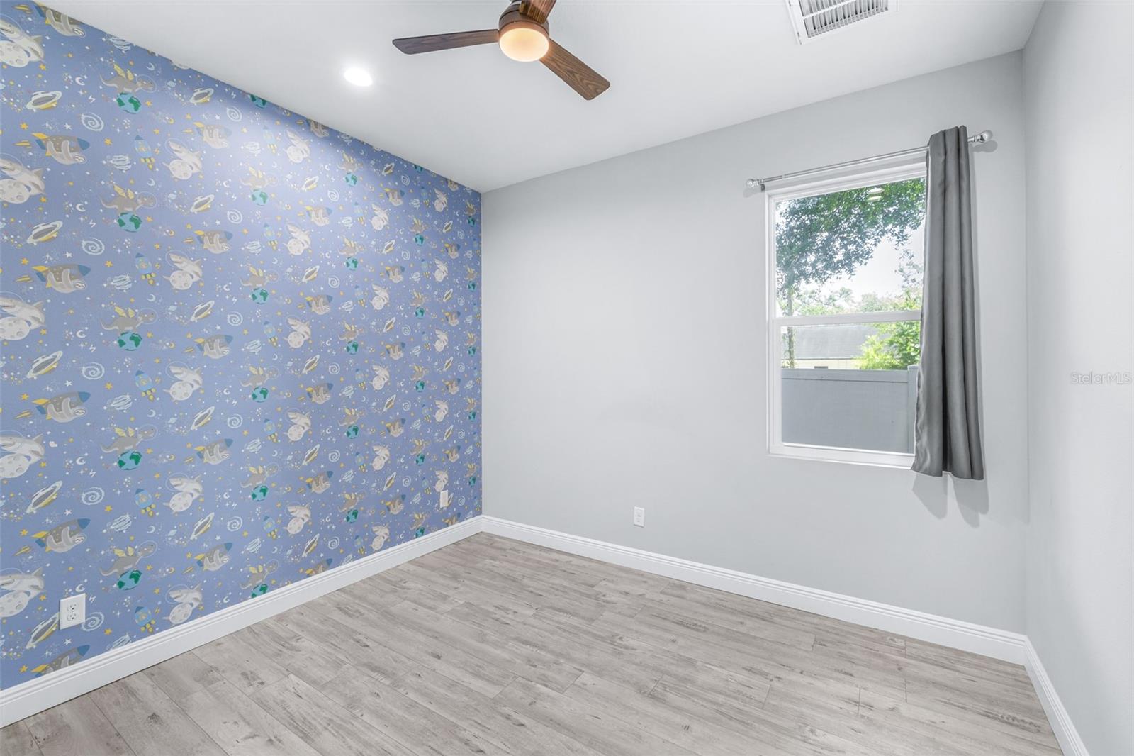 Image 34 of 57 For 1505 North Bay Street