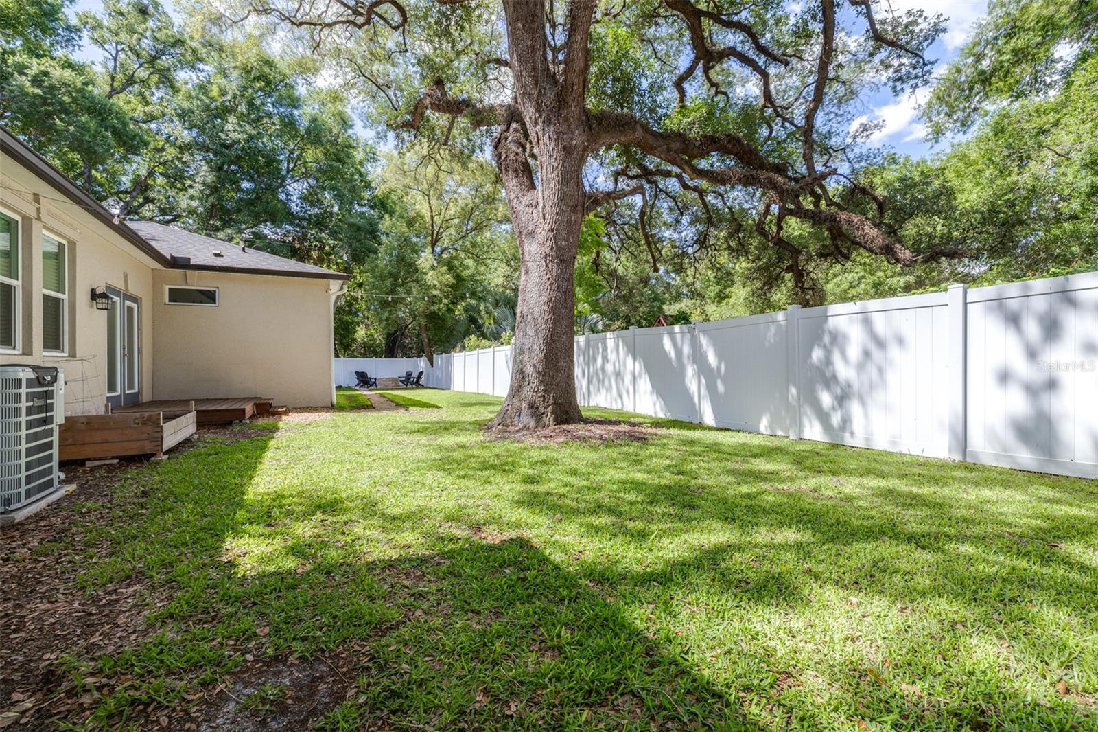 Image 42 of 57 For 1505 North Bay Street