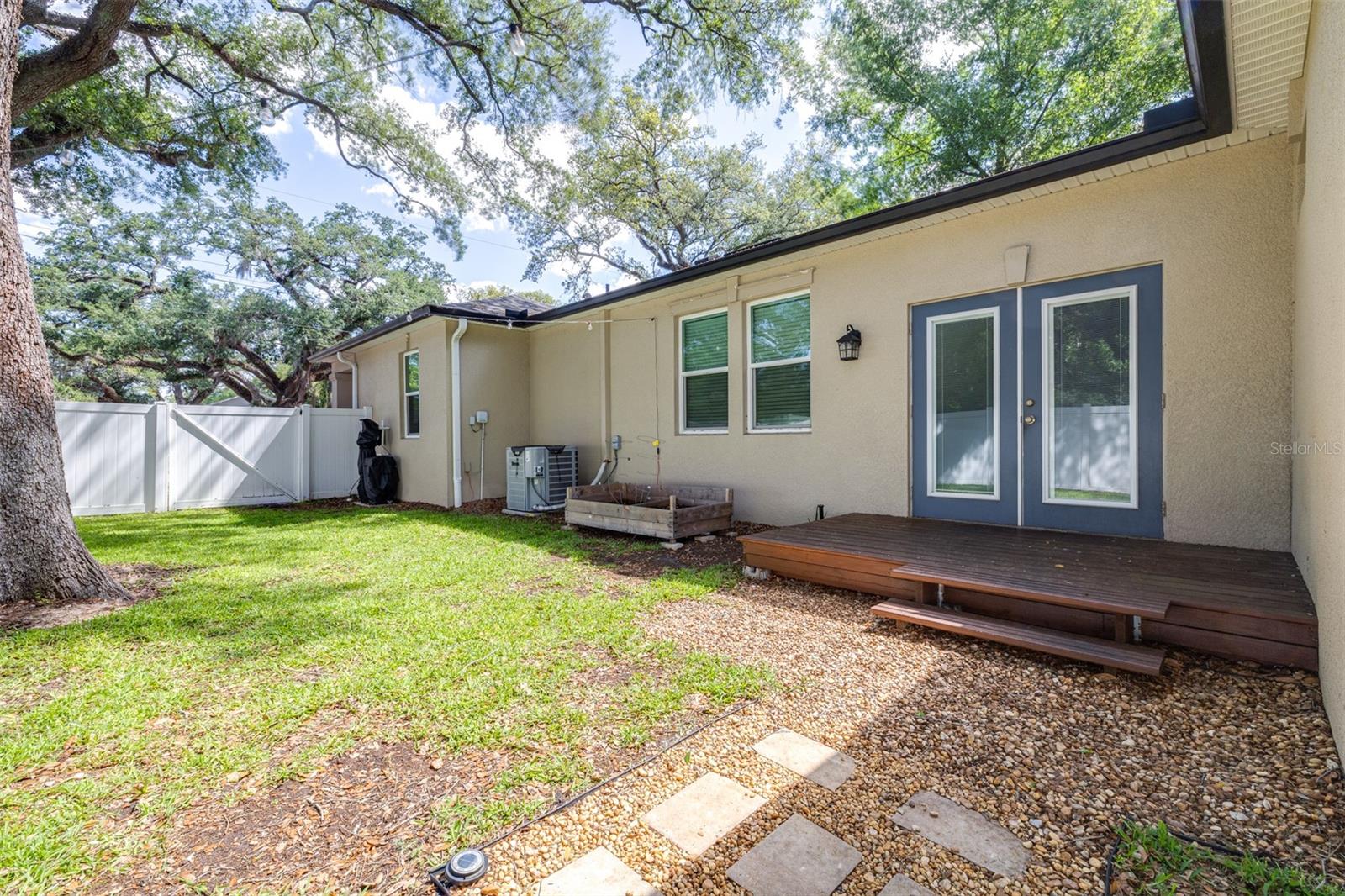 Image 45 of 57 For 1505 North Bay Street