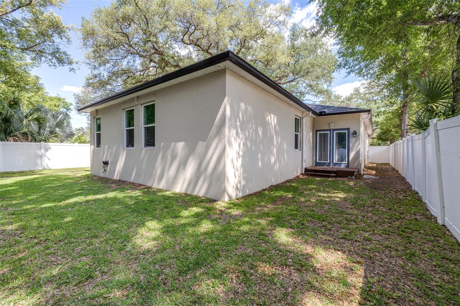 Image 51 of 57 For 1505 North Bay Street