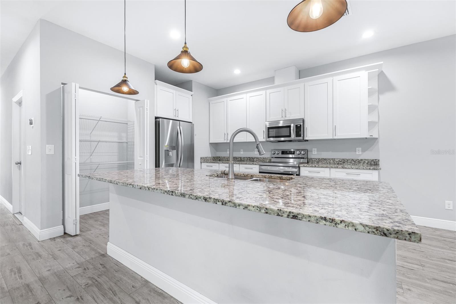 Image 9 of 57 For 1505 North Bay Street