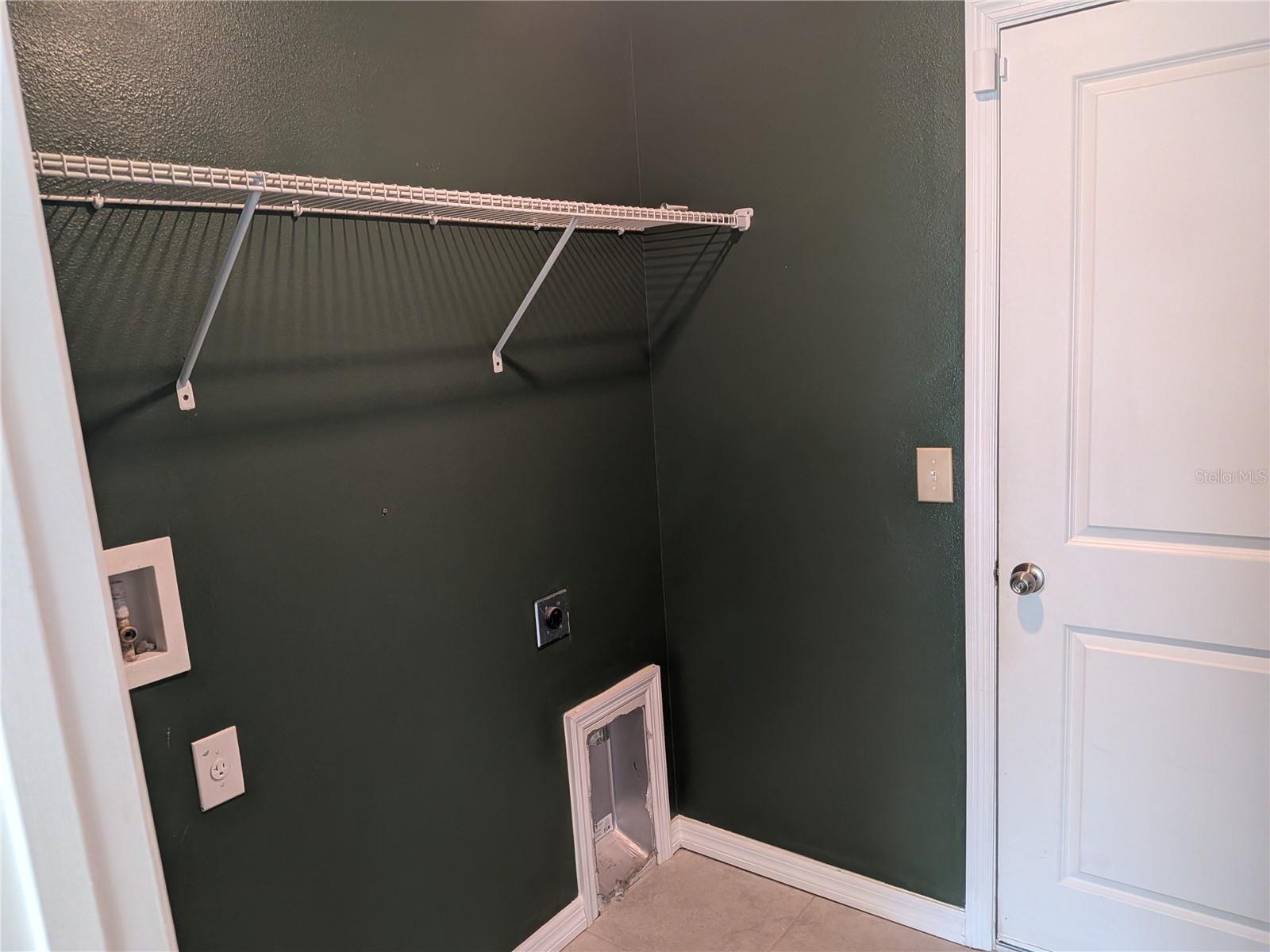 Image 4 of 25 For 446 Argyll Drive