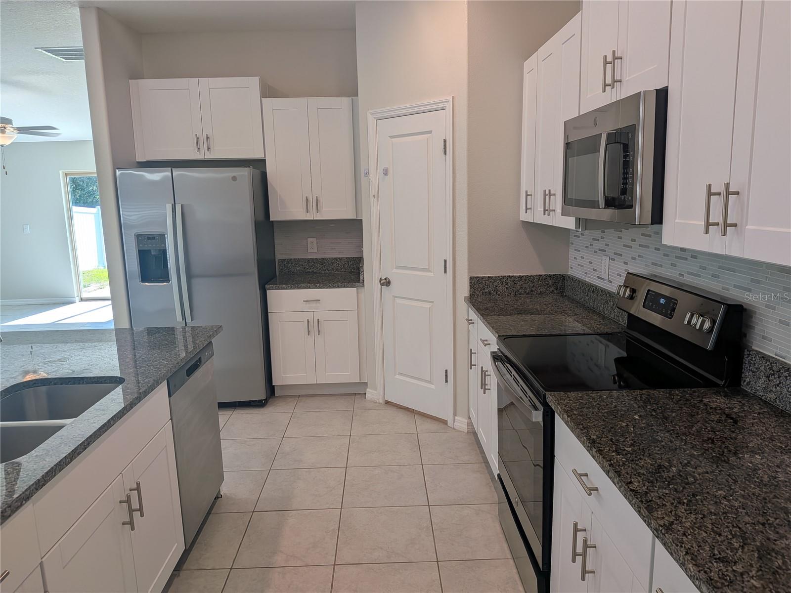 Image 5 of 25 For 446 Argyll Drive