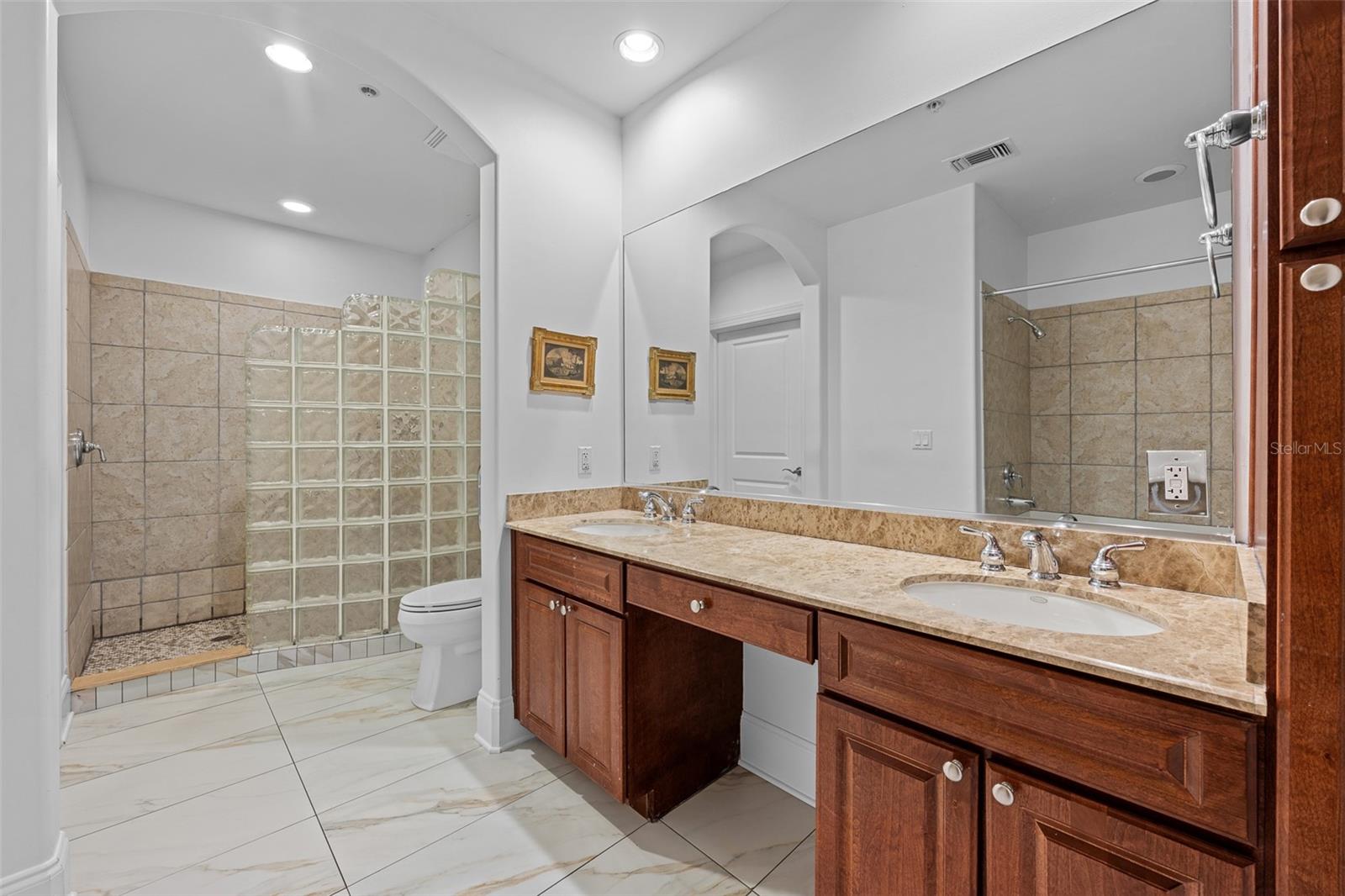 Image 17 of 28 For 275 Bayshore Boulevard 804