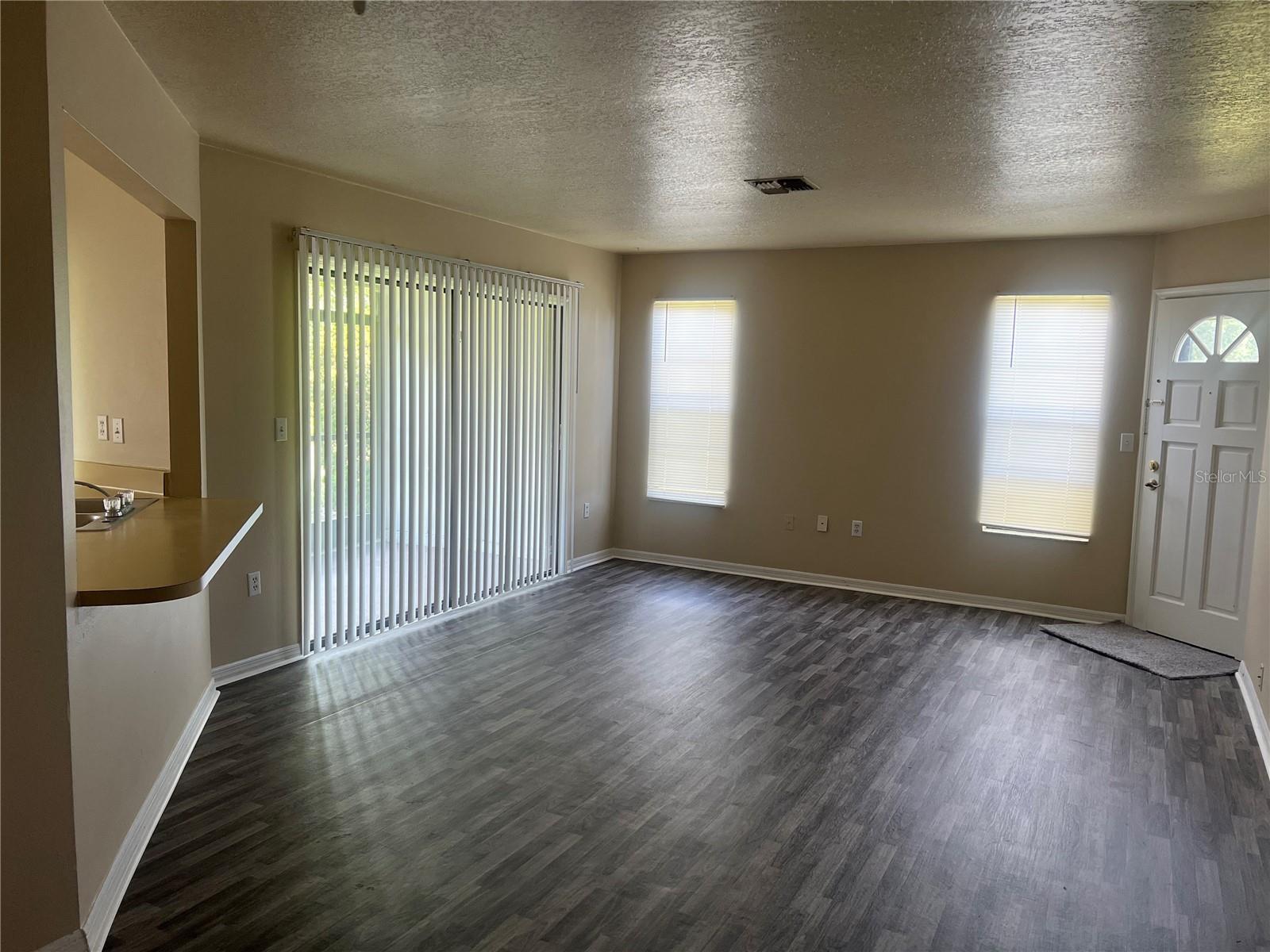 Image 3 of 11 For 7266 Pond Circle