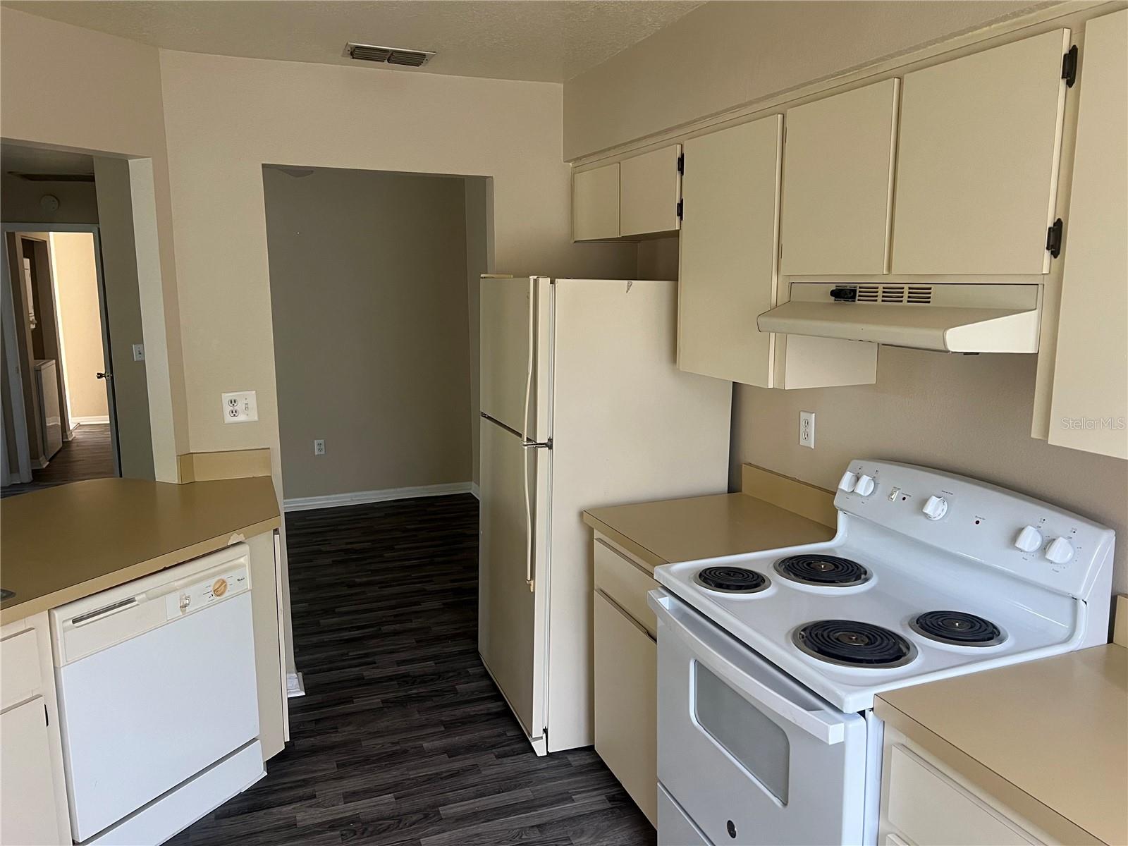 Image 4 of 11 For 7266 Pond Circle